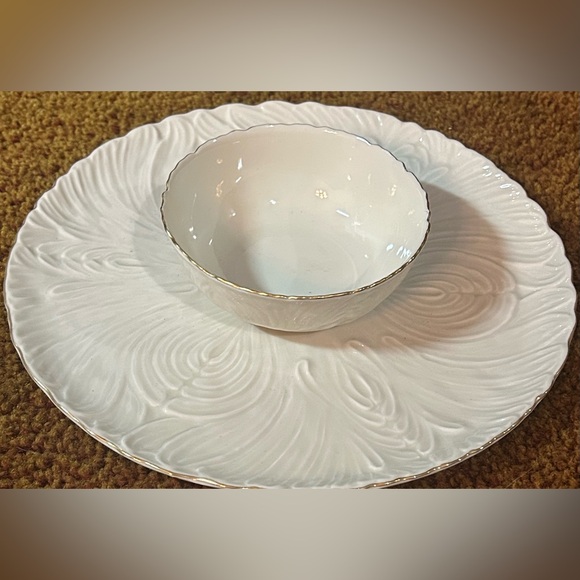 Vintage Crown Classics Serving Tray - Picture 3 of 5